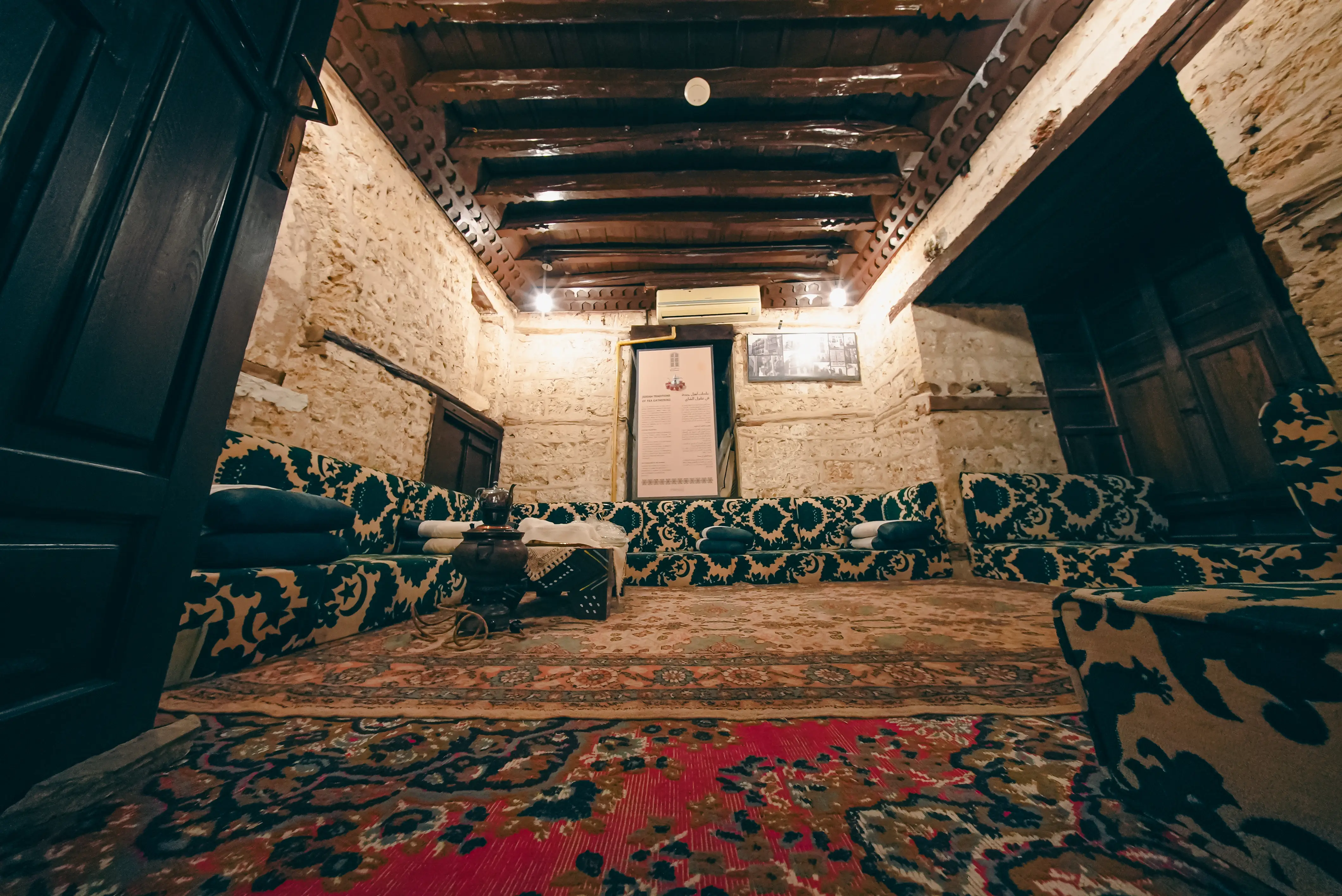 من داخل بيت المتبولي · Inside Bayt Al-Matbouli